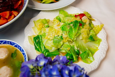 Simple Stir-fried Cabbage with garlic and chili, a fresh and authentic Chinese vegetable dish at Mo Jasmine Zurich.
